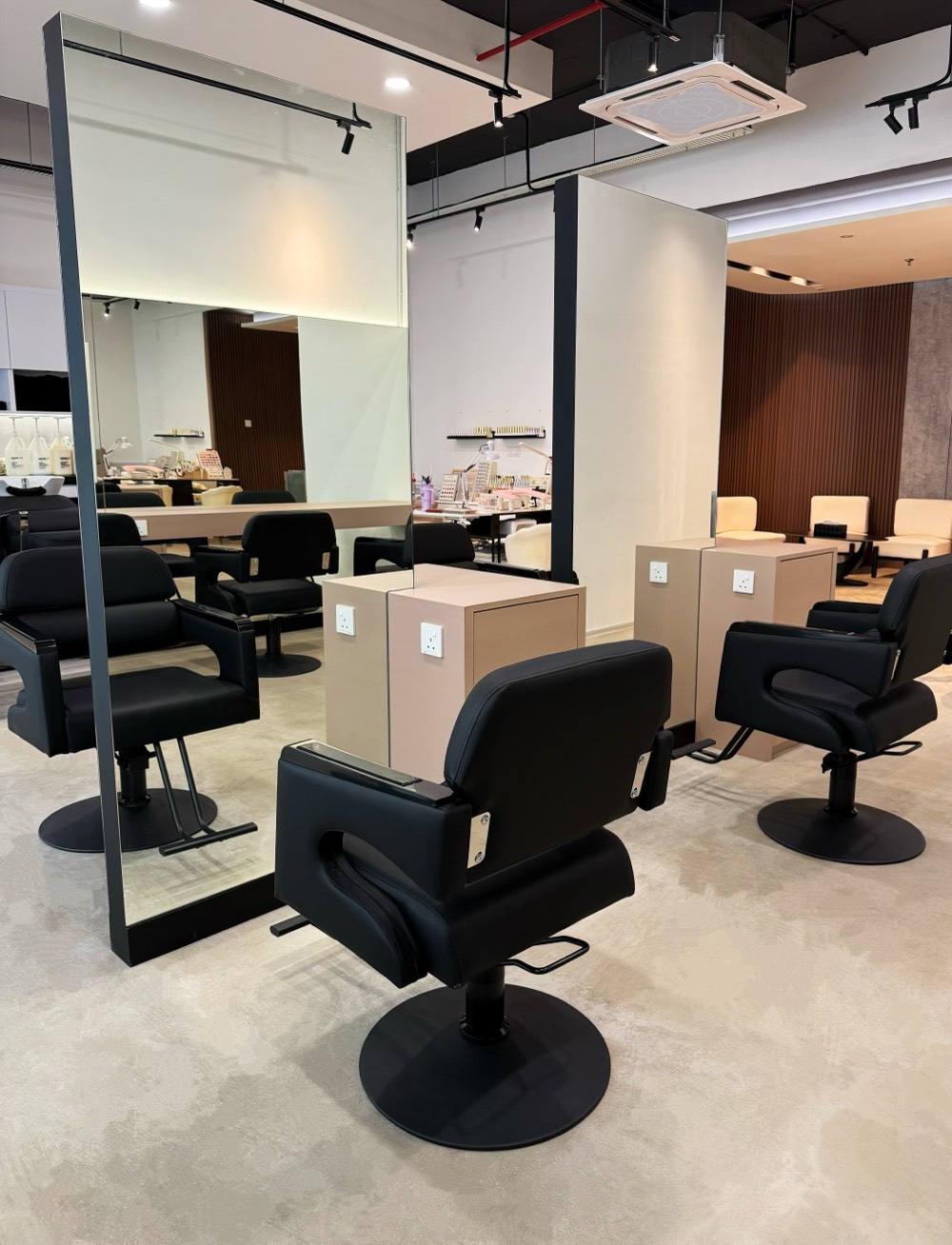 THE HAIR • LOFT shop photo 3